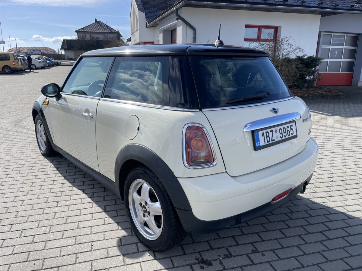 Mini Cooper Hatchback 1,6 l 88 kw