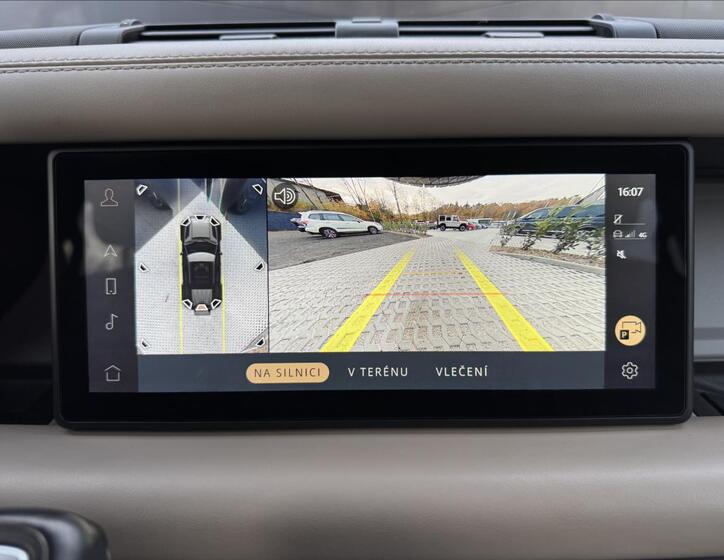 Land Rover Defender 21