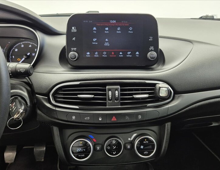 Fiat Tipo Sedan / Limuzína 999,0 73 kw