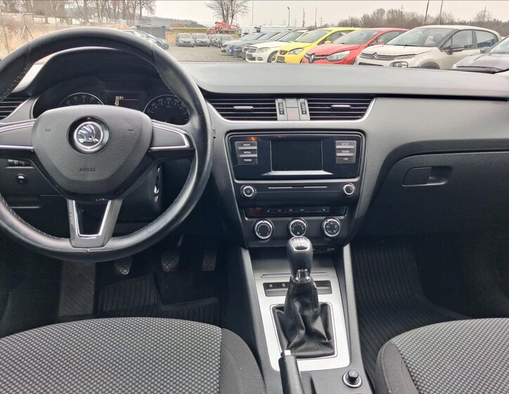 Škoda Octavia Sedan / Limuzína 1,6 l 66 kw