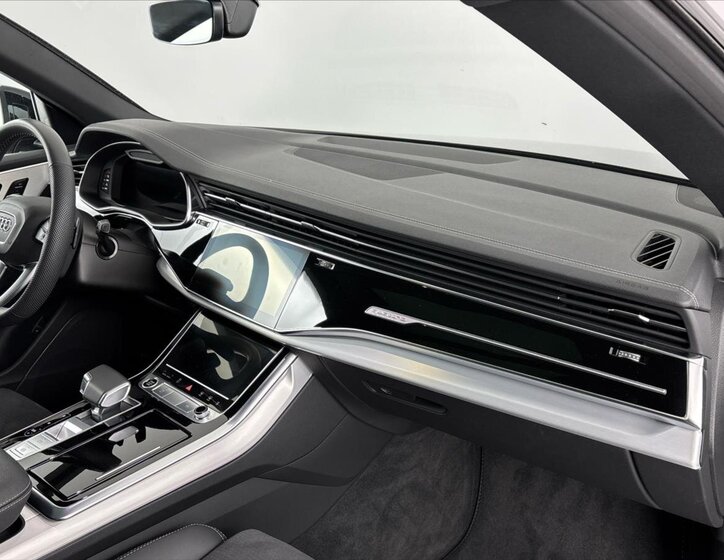 Audi Q8 SUV / Terénní 3,0 l 210 kw