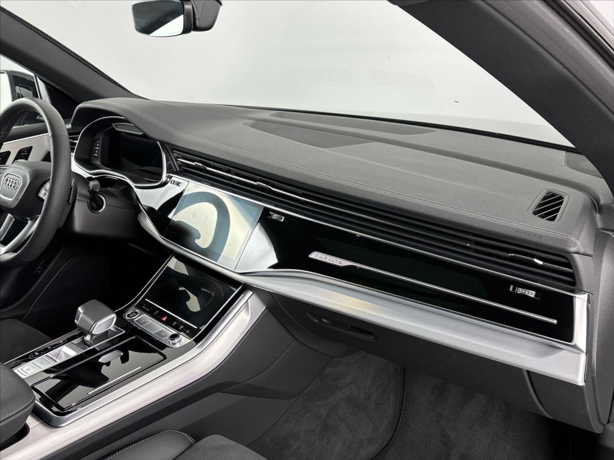 Audi Q8 SUV / Terénní 3,0 l 210 kw