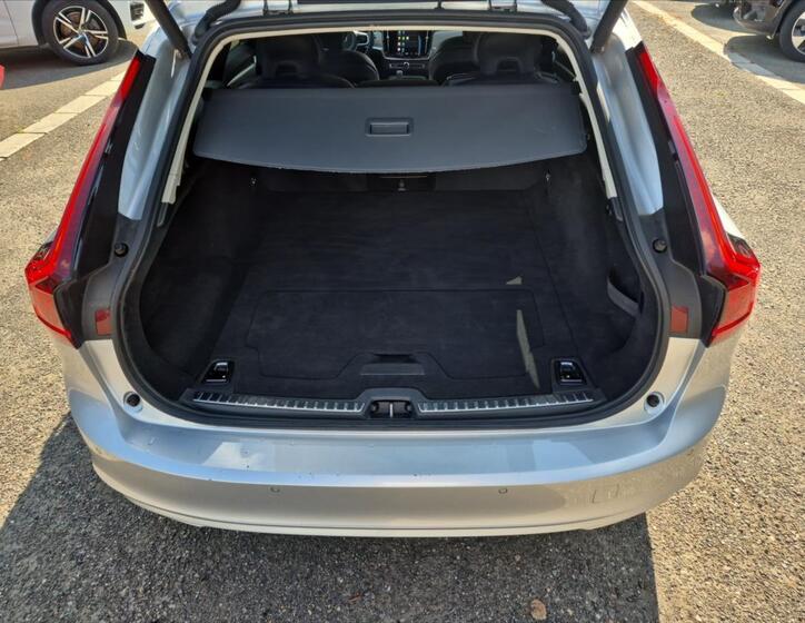 Volvo V90 11