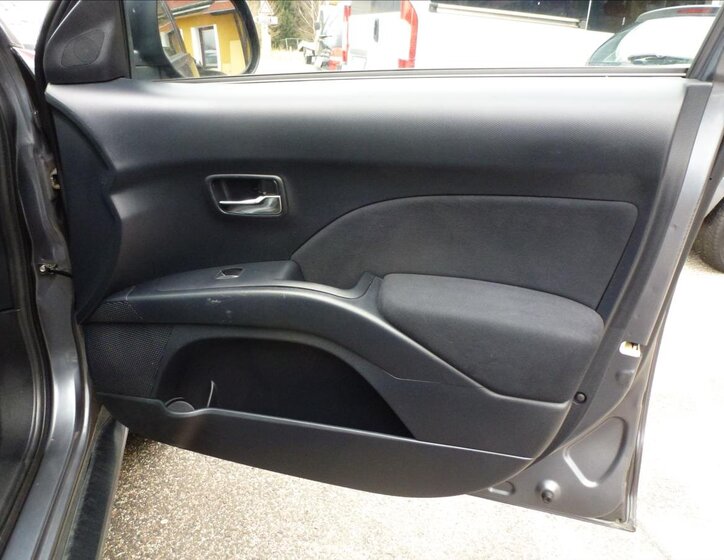 Citroën C-Crosser SUV / Terénní 2,2 l 115 kw