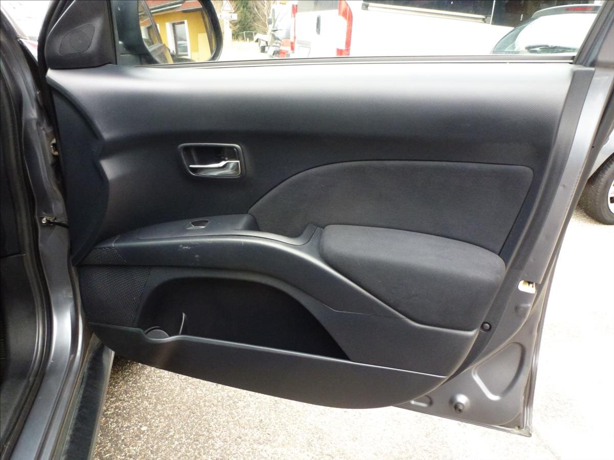 Citroën C-Crosser SUV / Terénní 2,2 l 115 kw