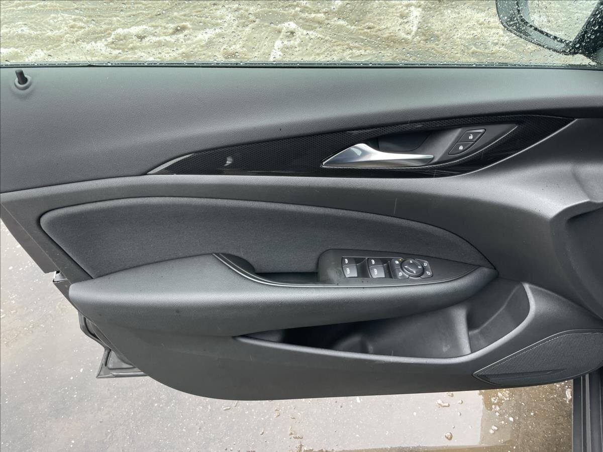 Opel Insignia Liftback 2,0 l 147 kw