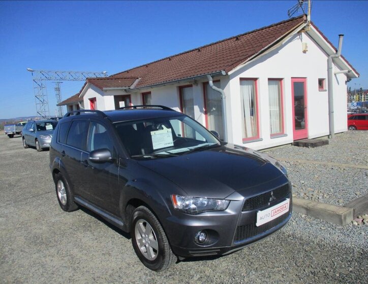 Mitsubishi Outlander SUV / Terénní 2,2 l 115 kw