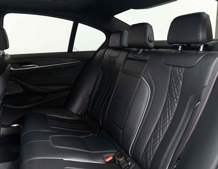 BMW Řada 5 Sedan / Limuzína 4,4 l 390 kw