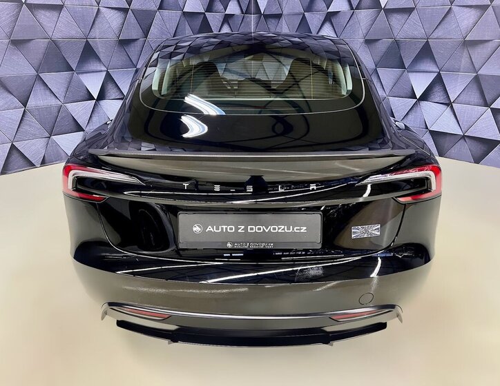 Tesla Model 3 Sedan 0,0 341 kw