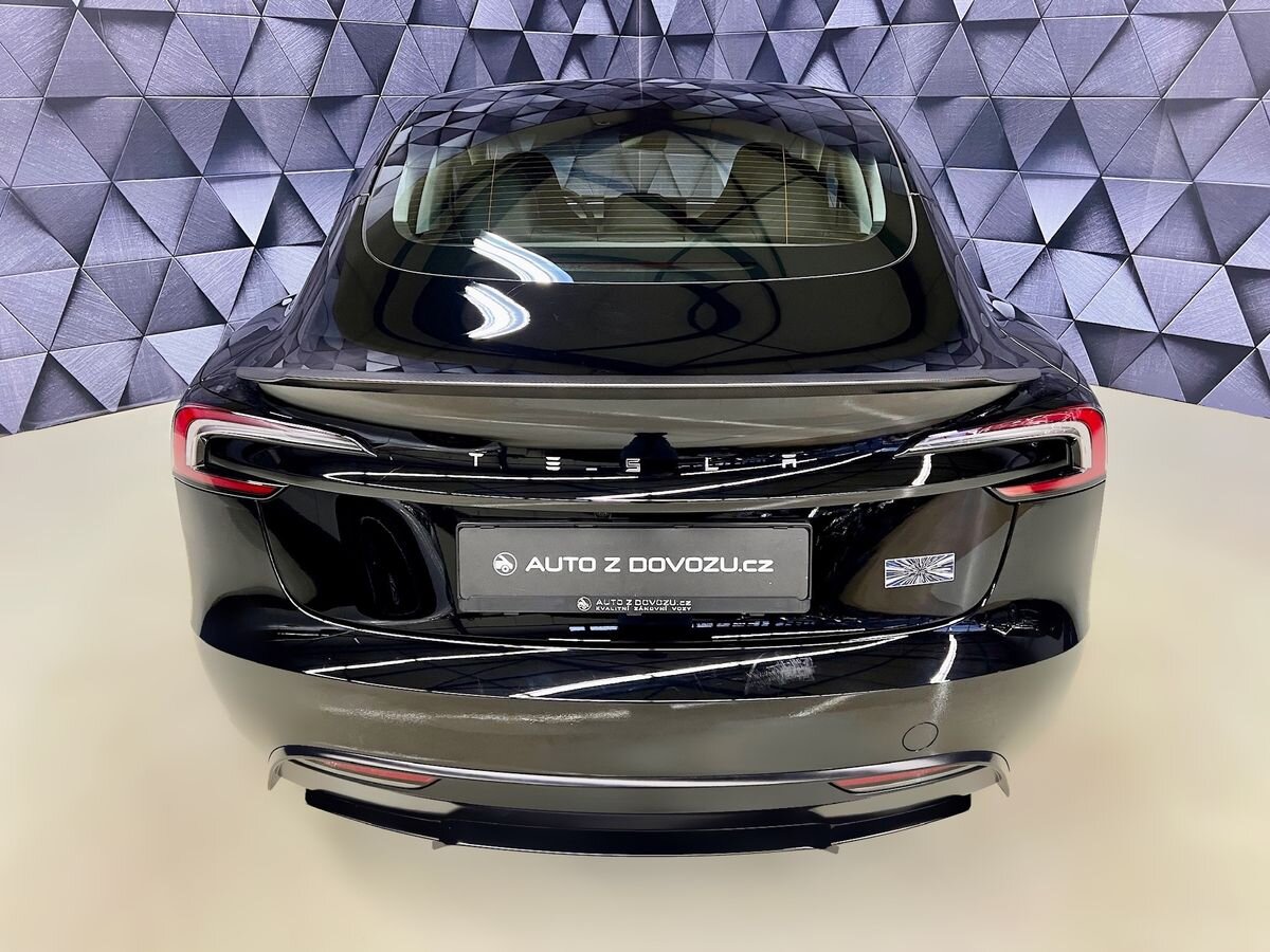 Tesla Model 3 Sedan 0,0 341 kw