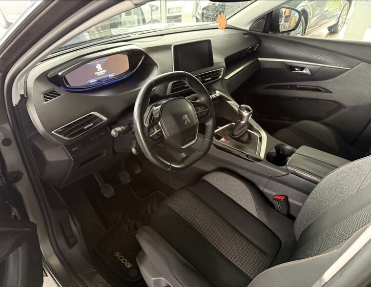 Peugeot 5008 SUV 2,0 l 110 kw