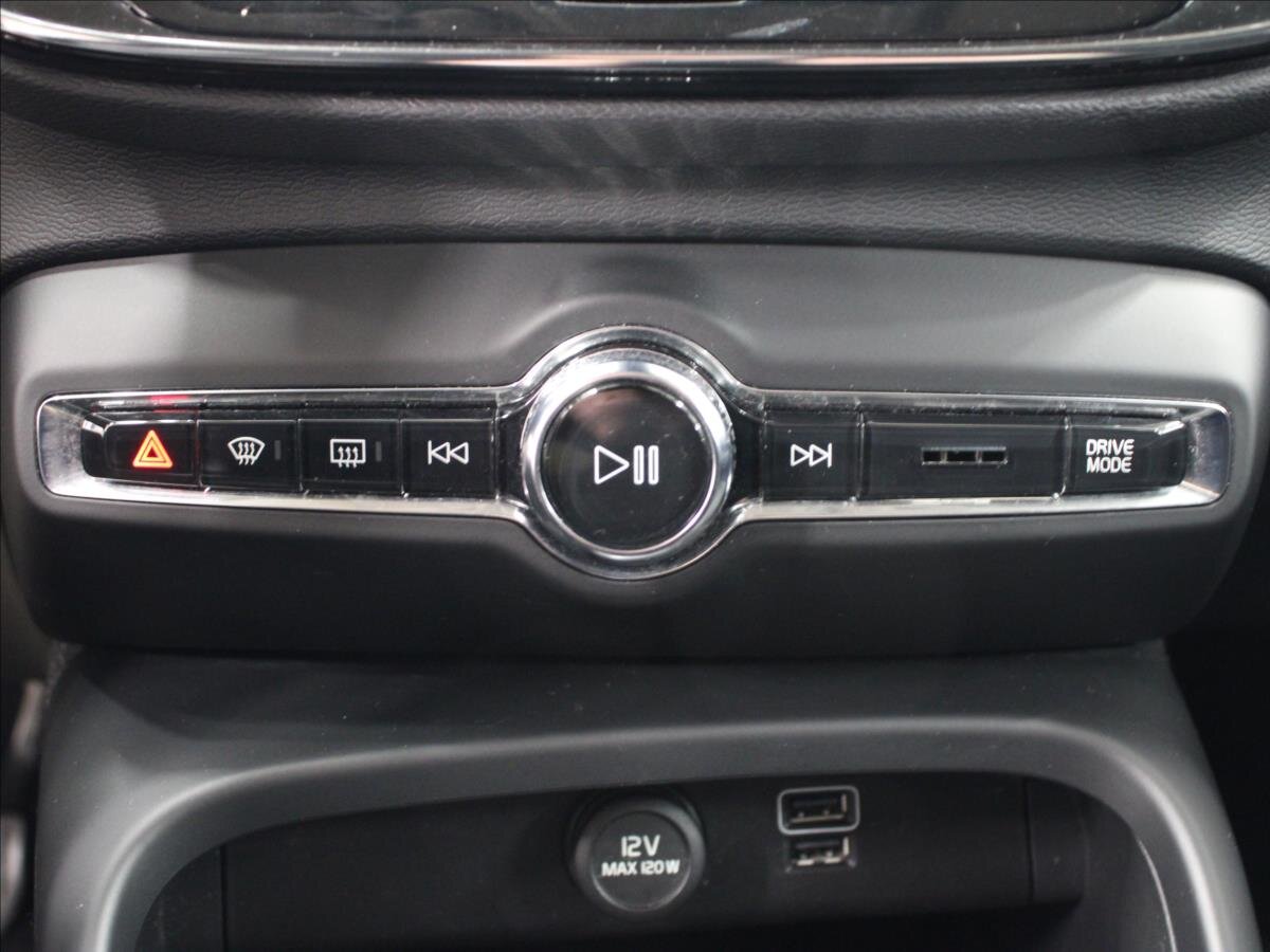 Volvo XC40 SUV / Terénní 2,0 l 182 kw