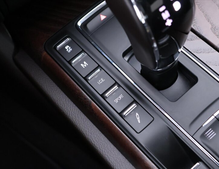 Maserati Quattroporte Sedan 3,0 l 316 kw