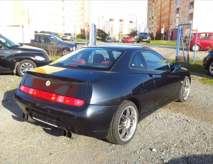 Alfa Romeo GTV 9