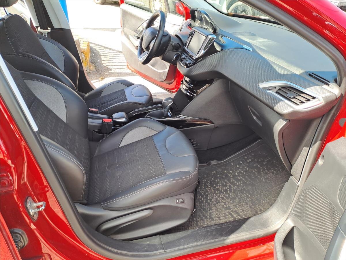 Peugeot 2008 MPV 1,2 l 81 kw