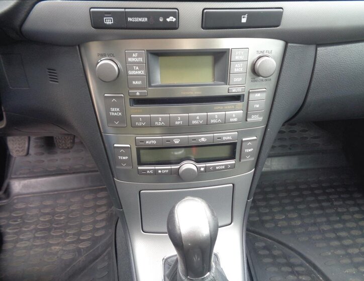 Toyota Avensis Kombi 2,0 l 108 kw