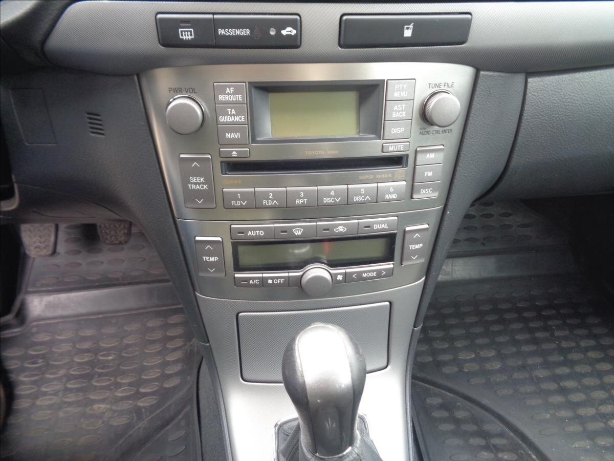 Toyota Avensis Kombi 2,0 l 108 kw
