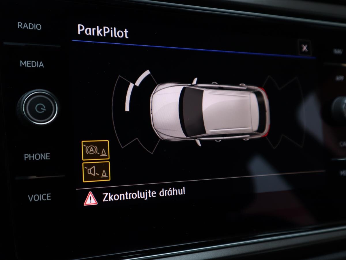 Volkswagen T-Roc CUV / Crossover 1,6 l 85 kw