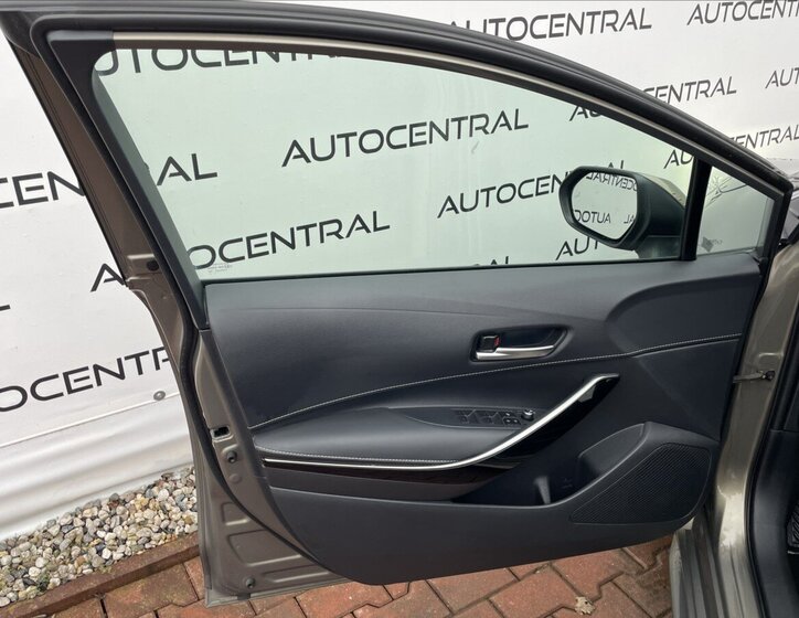 Toyota Corolla Kombi 2,0 l 112 kw