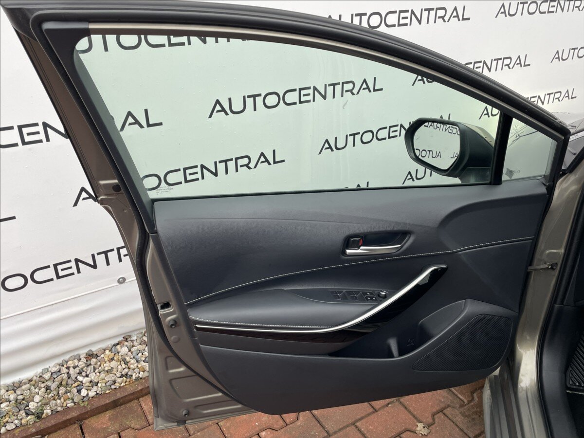 Toyota Corolla Kombi 2,0 l 112 kw