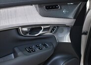 Volvo XC90 SUV / Terénní 2,0 l 335 kw