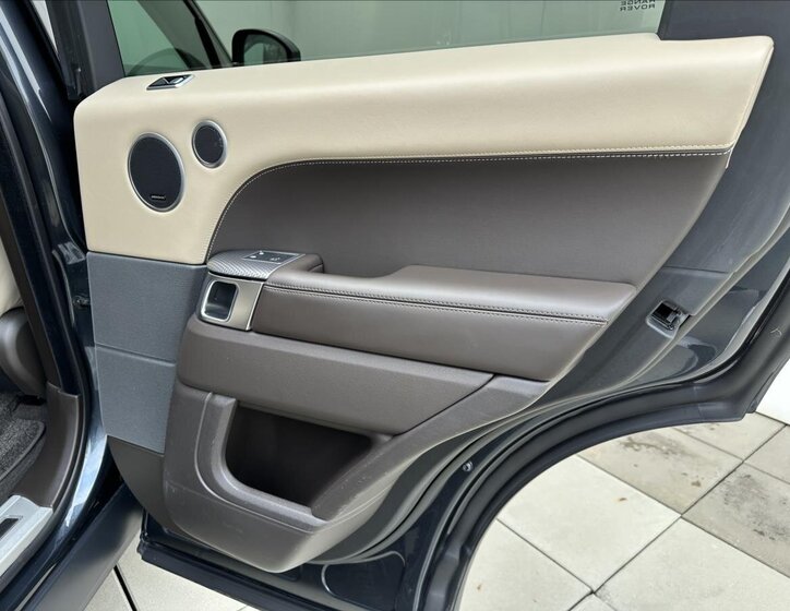 Land Rover Range Rover SUV 4,4 l 250 kw