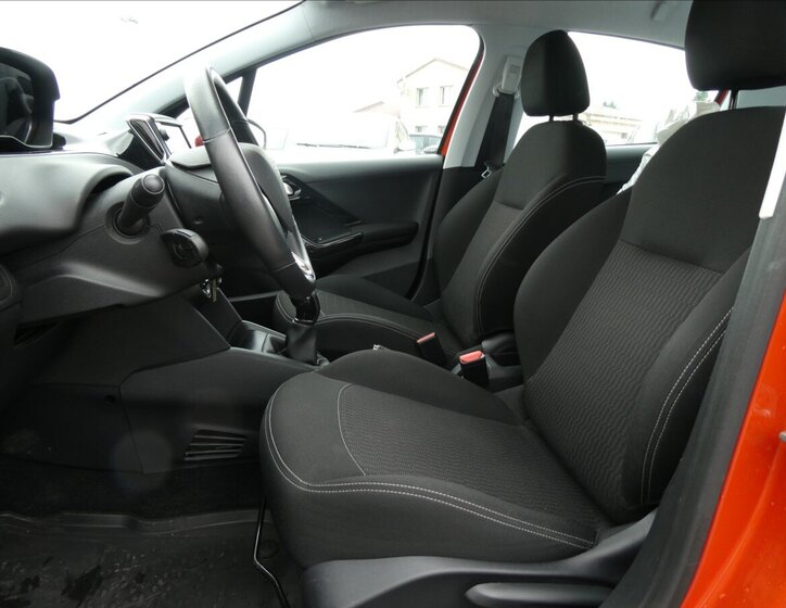 Peugeot 208 Hatchback 1,2 l 61 kw
