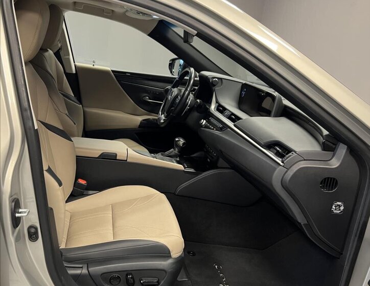Lexus ES 300h Sedan 2,5 l 160 kw