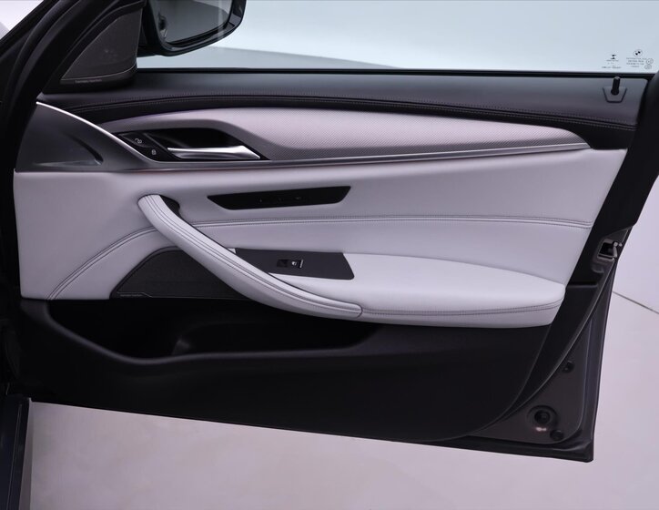 BMW M5 Sedan 4,4 l 441 kw