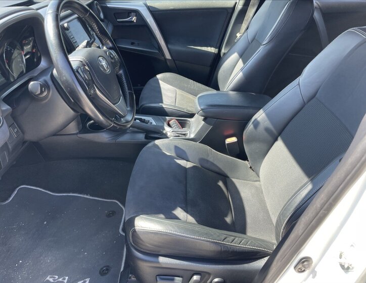 Toyota RAV4 SUV / Terénní 2,5 l 145 kw