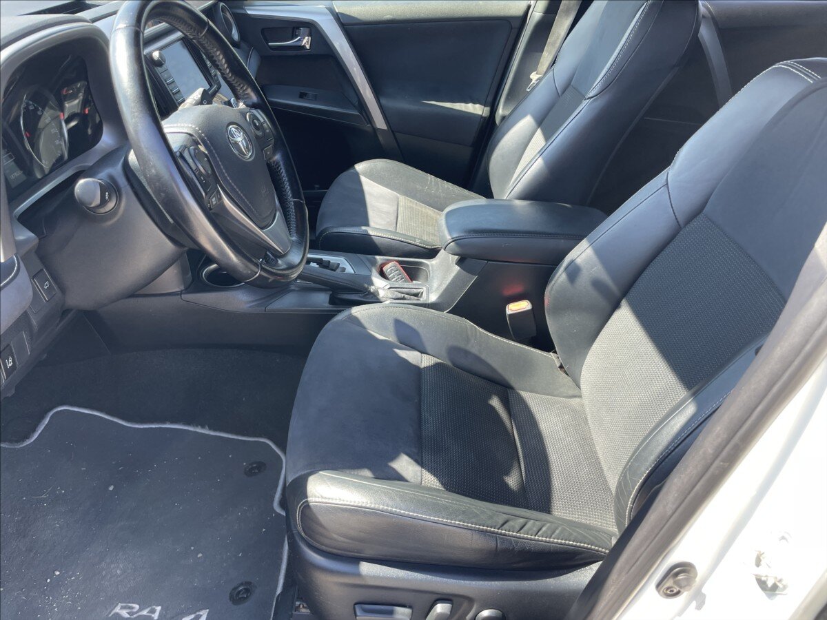 Toyota RAV4 SUV / Terénní 2,5 l 145 kw