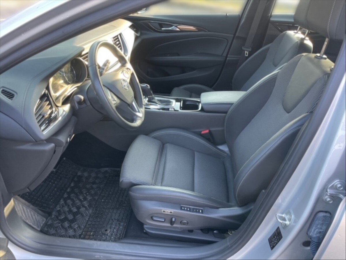 Opel Insignia Kombi 2,0 l 128 kw