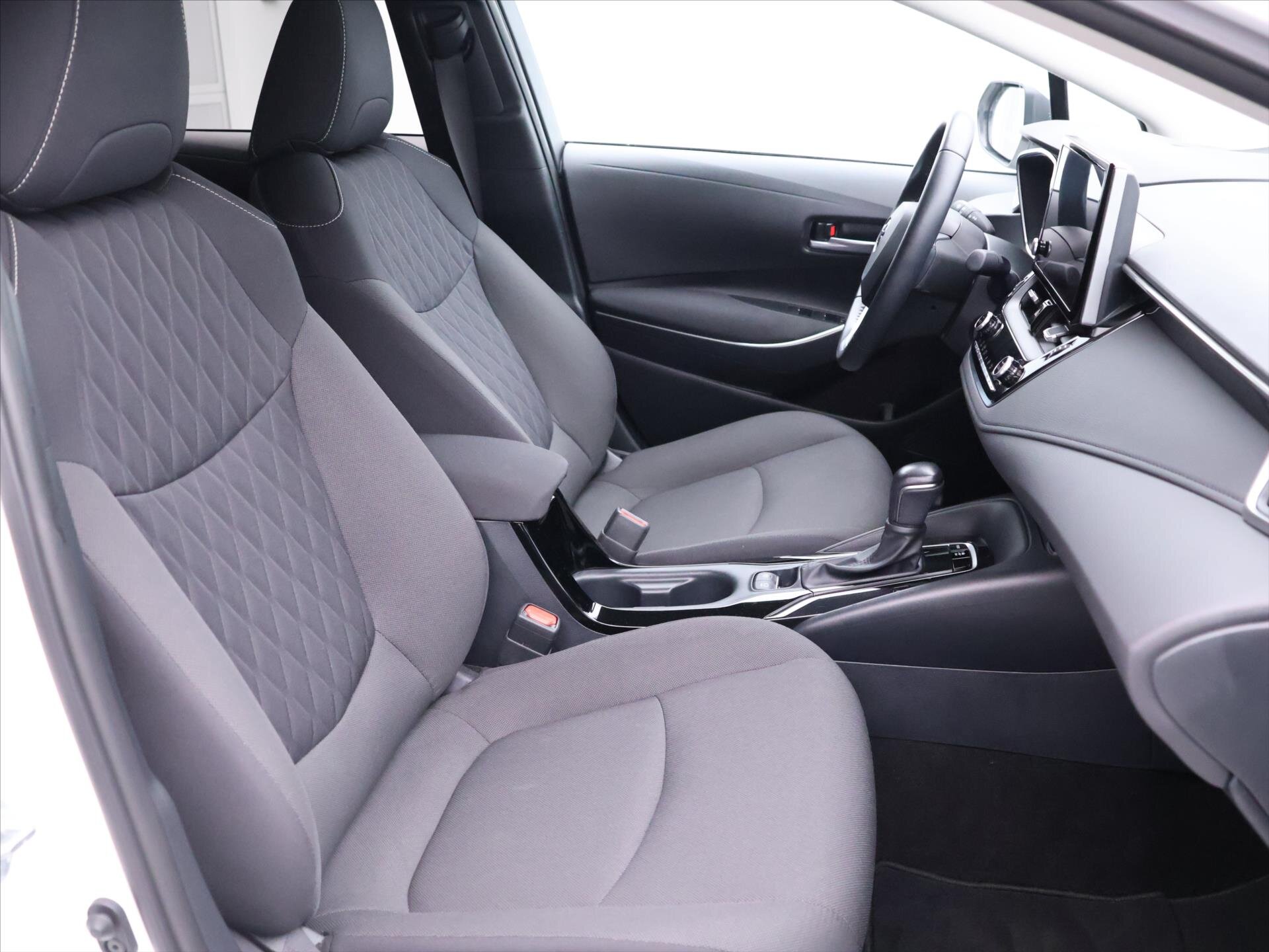 Toyota Corolla Sedan / Limuzína 1,5 l 92 kw