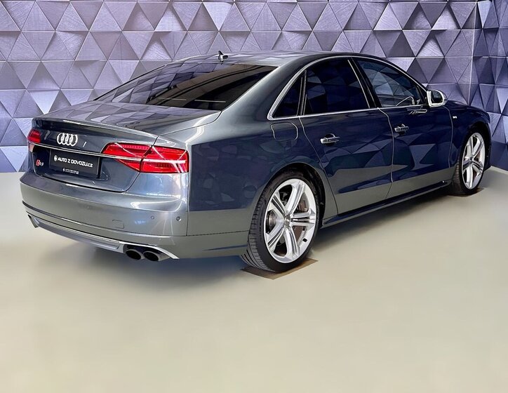 Audi S8 Sedan / Limuzína 4,0 l 382 kw