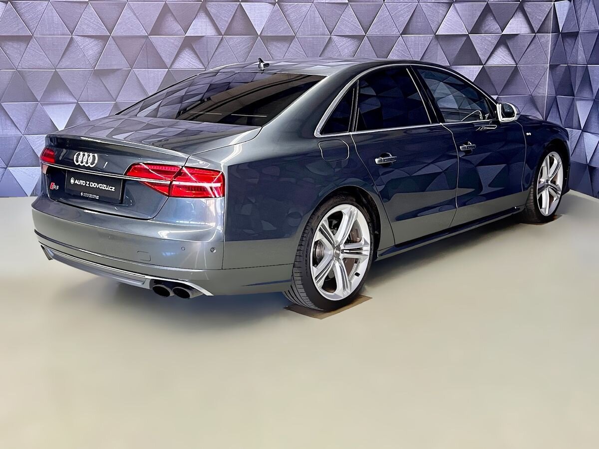 Audi S8 Sedan / Limuzína 4,0 l 382 kw