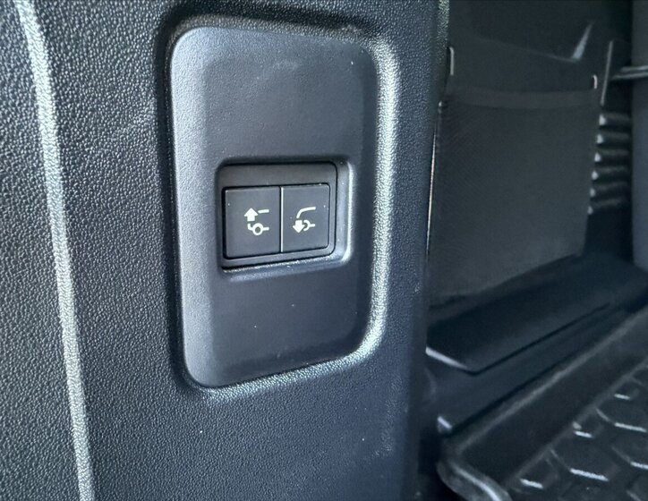 Land Rover Defender SUV / Terénní 3,0 l 183 kw