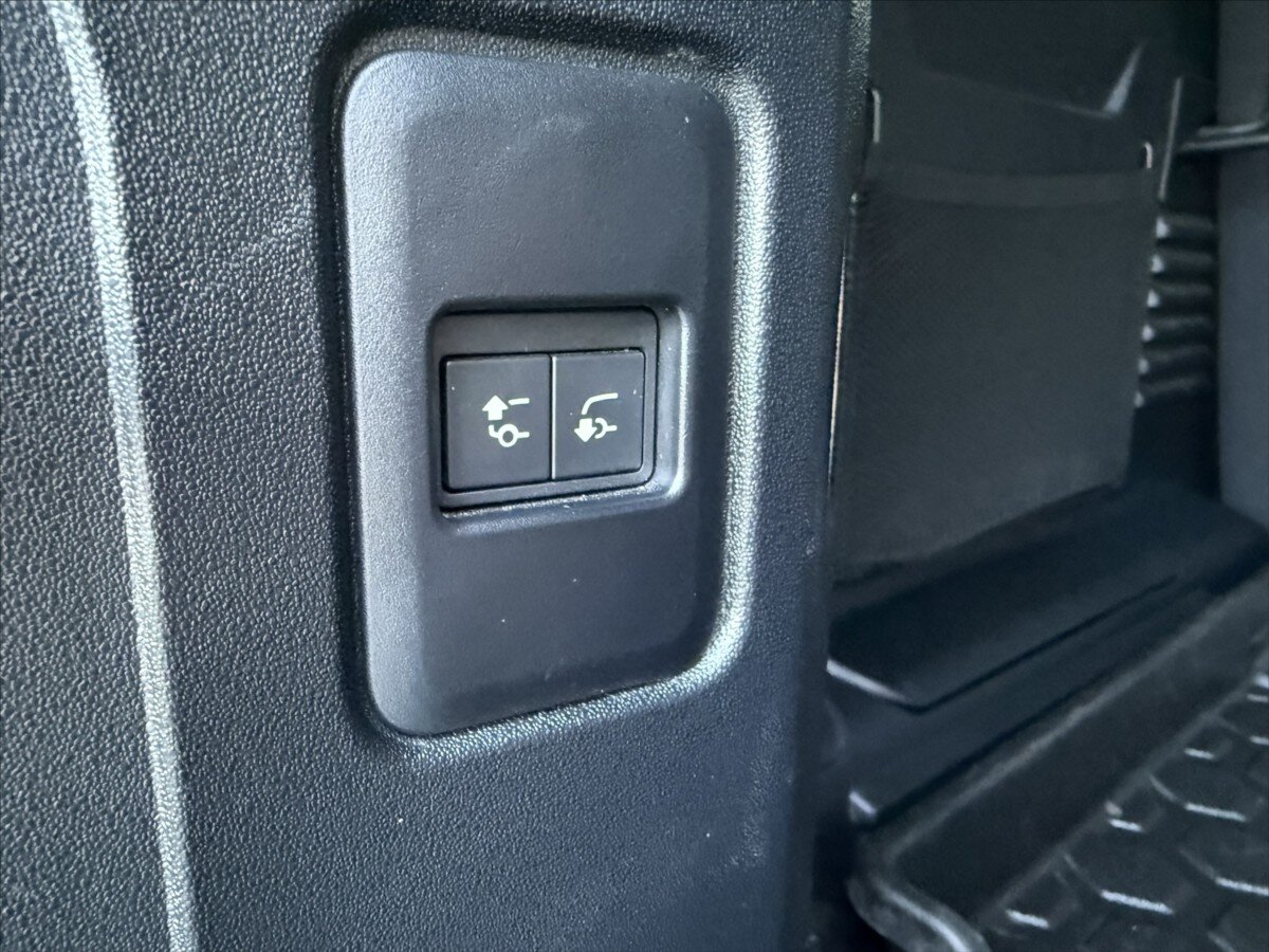 Land Rover Defender SUV / Terénní 3,0 l 183 kw