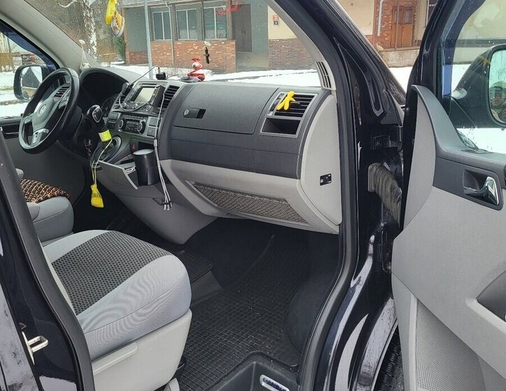 Volkswagen Caravelle VAN-Minibus 2,0 l 103 kw