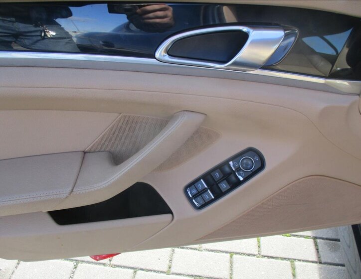 Porsche Panamera 25