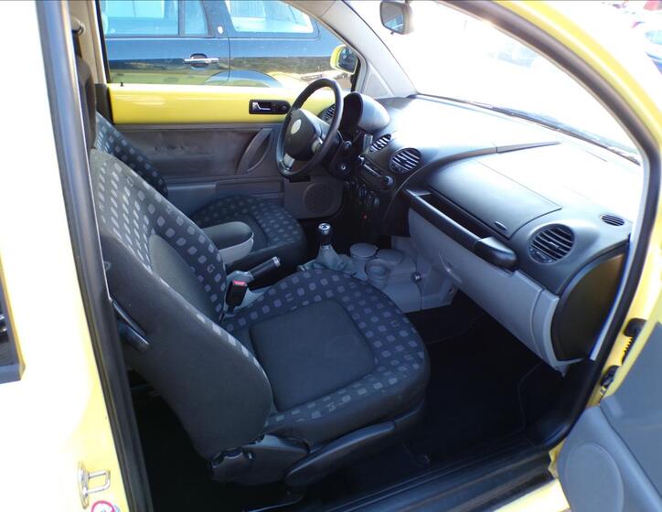 Volkswagen New Beetle 15