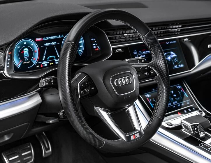 Audi Q8 17
