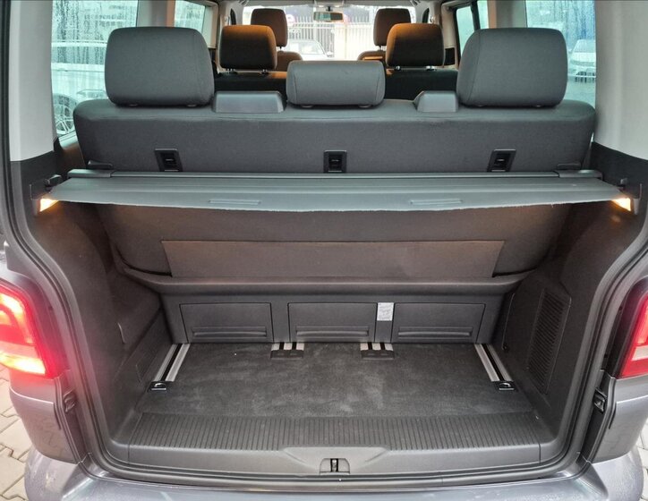 Volkswagen Multivan 13