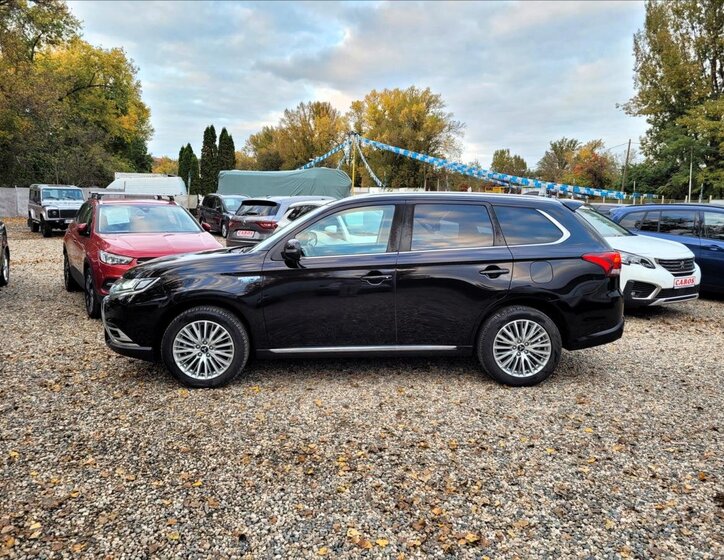 Mitsubishi Outlander SUV / Terénní 2,4 l 165 kw