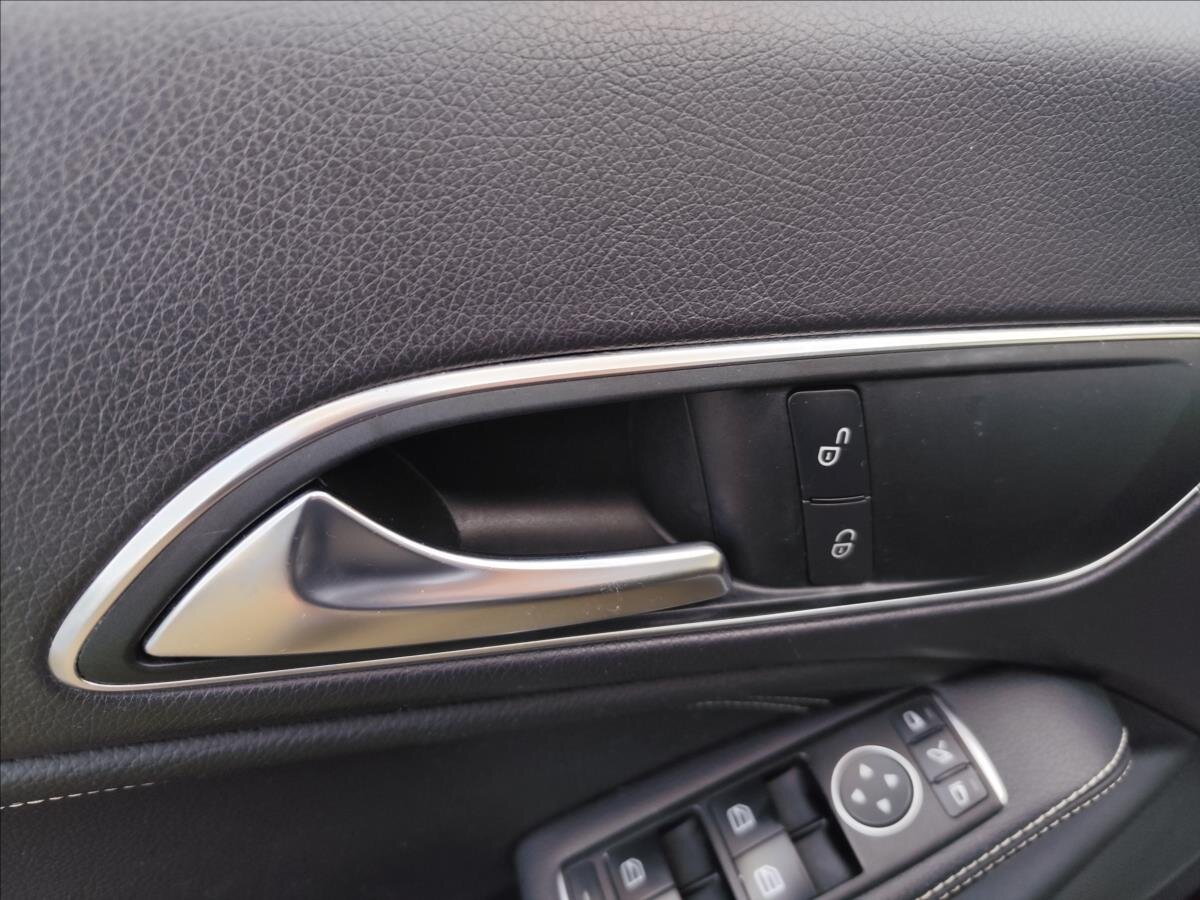 Mercedes-Benz CLA Sedan 1,6 l 115 kw