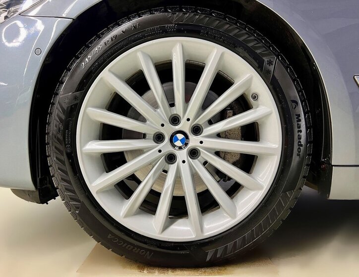 BMW Řada 5 Kombi 3,0 l 195 kw