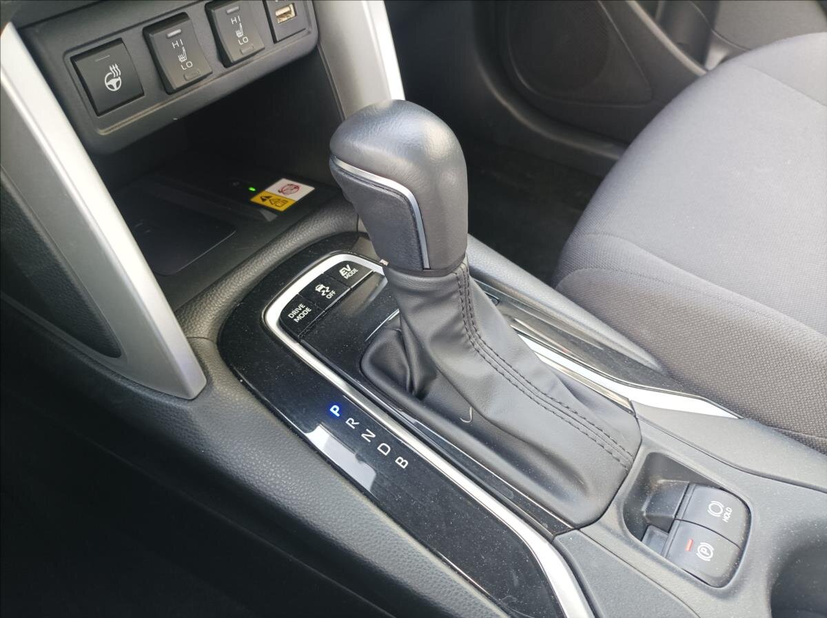 Toyota Corolla Cross SUV / Terénní 2,0 l 112 kw