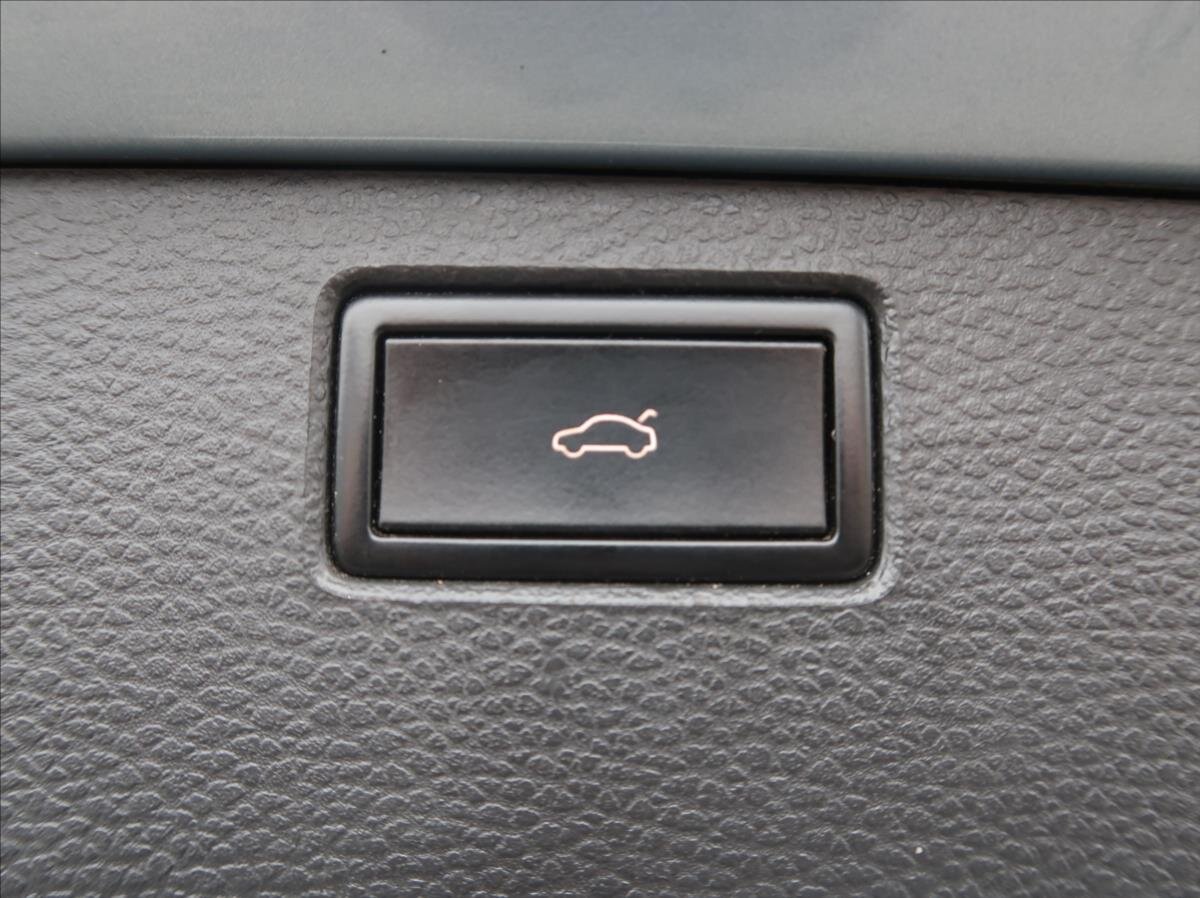 Volkswagen Passat Kombi 2,0 l 103 kw