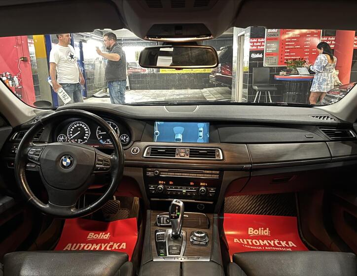 BMW Řada 7 21