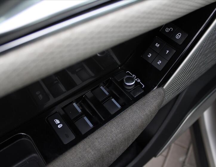 Land Rover Range Rover Velar 26