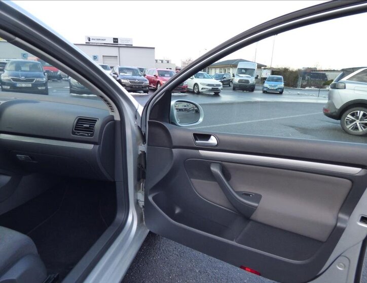 Volkswagen Golf Hatchback 1,6 l 75 kw